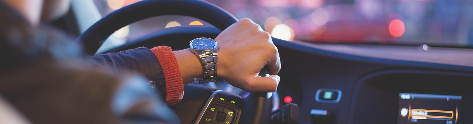 Передает ключи от машины. Инновации в автомобилестроении. Иконка редактировать профиль. Беспилотное управление автомобилем. Mazda android auto.