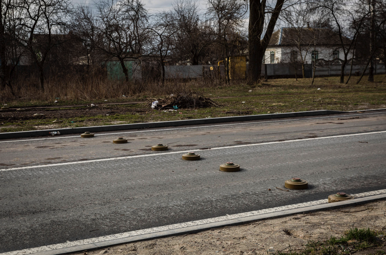 Landmines on a road to Chernihiv