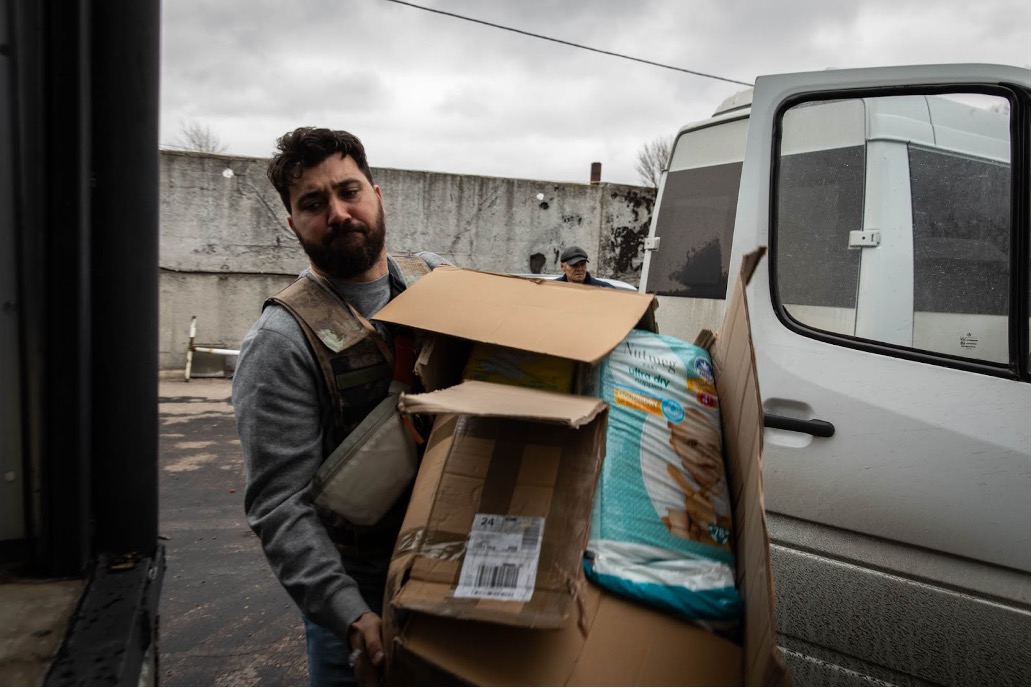 Salam unloads boxes of food, medical supplies and diapers in Chernihiv, Ukraine. The aid convoy arrived only days after the city was liberated after 39 days of occupation.