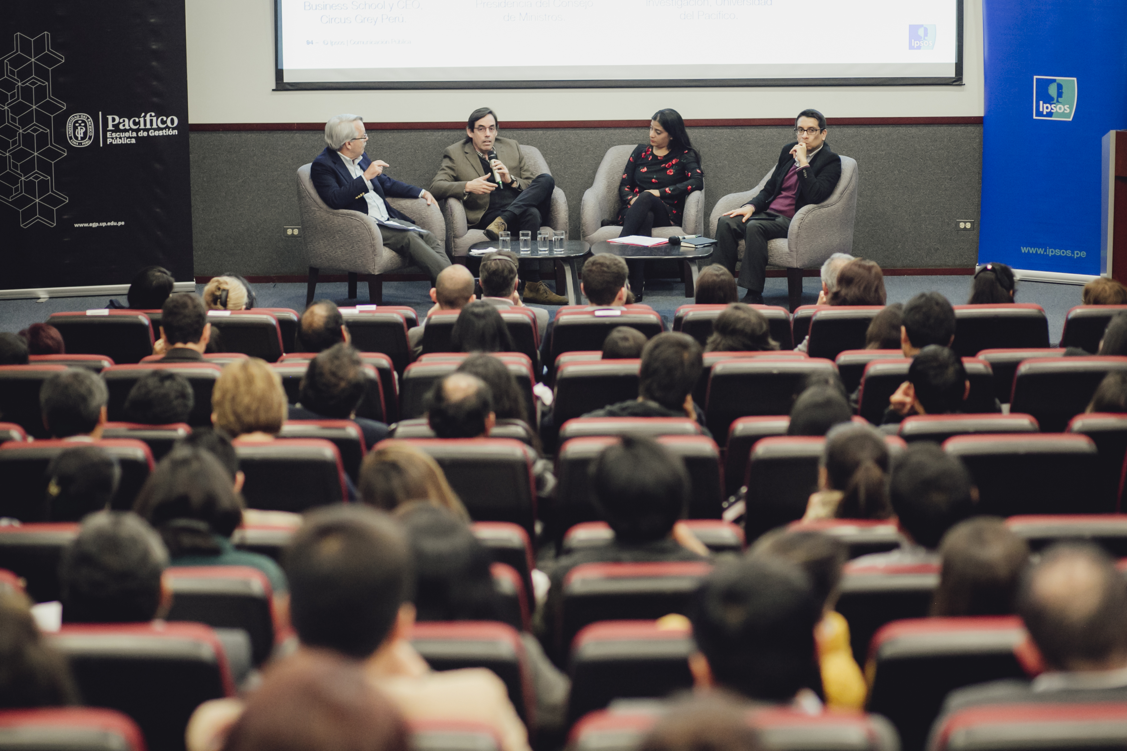 Panel moderado por Alfredo Torres, y conformado por Gabriela Perona Zevallos, Pedro José de Zavala, y Andrés Calderón.