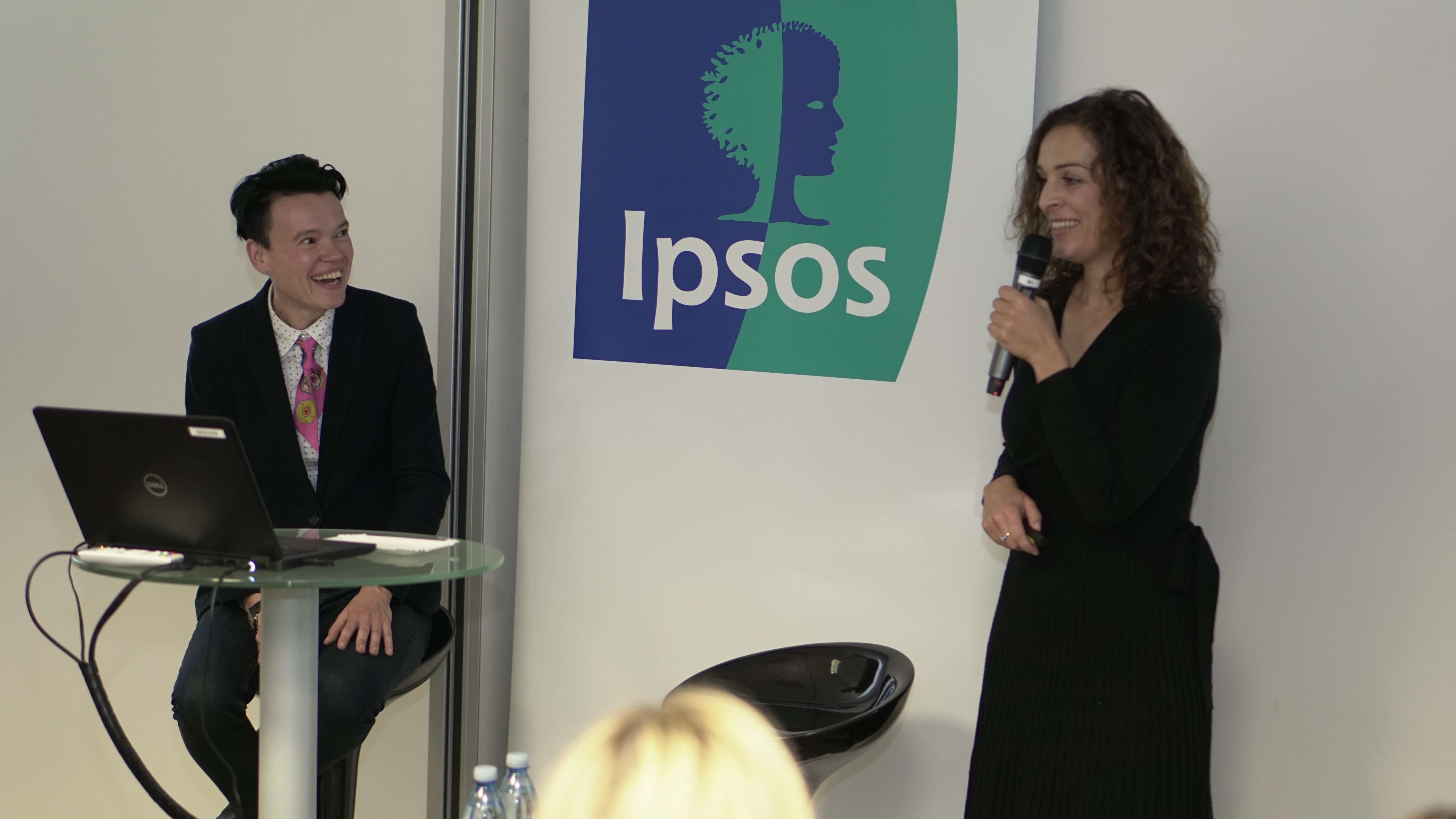 Ilona Katzová, Modrá pyramida (vpravo), Barbara Hrabalová, Ipsos
