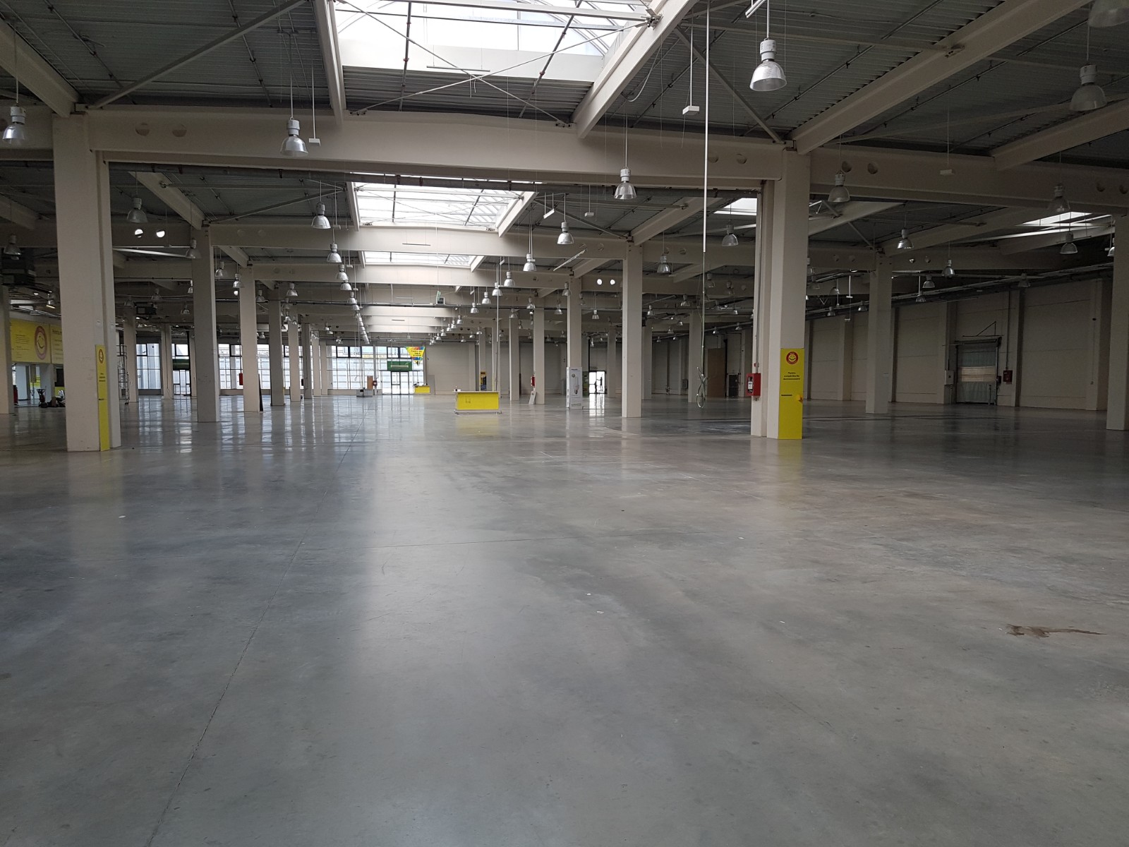 Auchan si Leroy Merlin