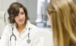 Los médicos, los profesionales mejor valorados por los españoles, y los políticos los peores