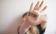 Giornata internazionale contro la violenza sulle donne: il sondaggio Ipsos-WeWorld sulle cause della violenza di genere
