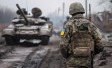 Ukrainischer Soldat mit Panzer