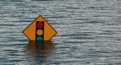 traffic-light-sign-underwater
