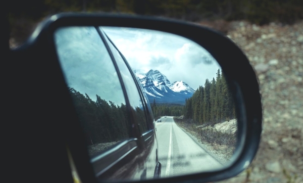 Rear view mirror with mountains