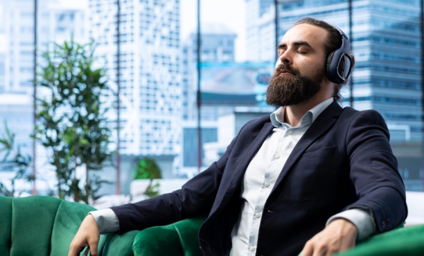 Stress da lavoro: manager sotto pressione e GenZ meno tollerante al malessere emotivo