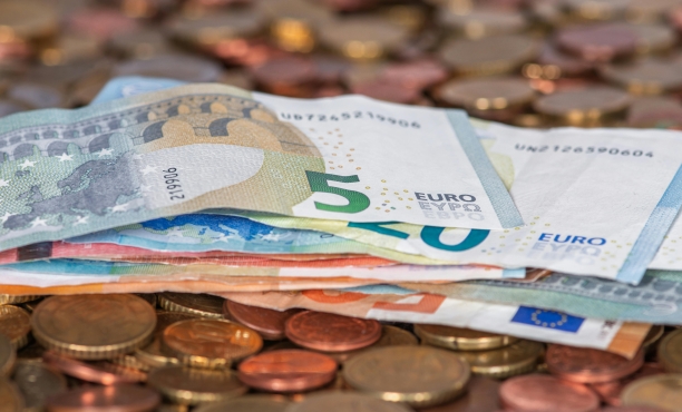 Konsument:innenstimmung Wirtschaftslage vor Sommerbeginn 2026