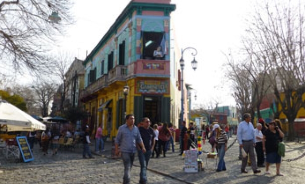 Tendencias sociopolíticas y económicas en América Latina