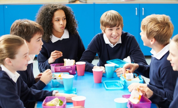 Kids are having a breakfast at school
