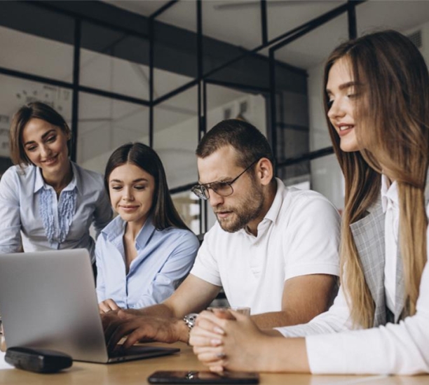 imagem com grupo de trabalhadores