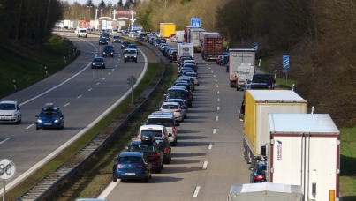 Češi jsou nespokojeni se stavem dálnic, veřejnou infrastrukturu ale oceňují