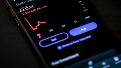 Celosvetový prepad v indexe dôvery spotrebiteľov pokračuje 