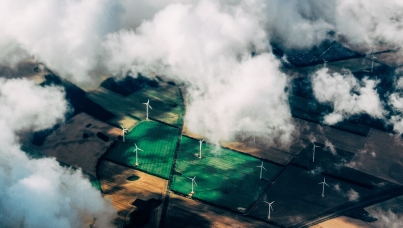 Verejnosť je v obmedzení pomoci pre oživenie ekologického hospodárastva nerozhodná