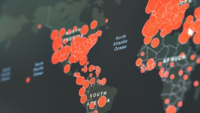 Obavy súvisiace s pandémiou (78%) predbehli obavy z útokov hackerov (74%) v zozname najviac vnímaných obáv občanov v celosvetovom meradle 