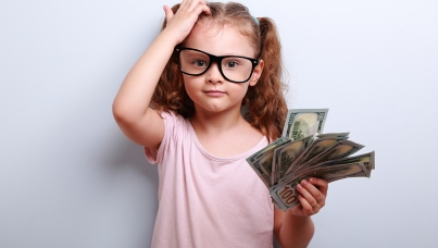 Дети огорчаются, что не могут купить всё, чего хотят
