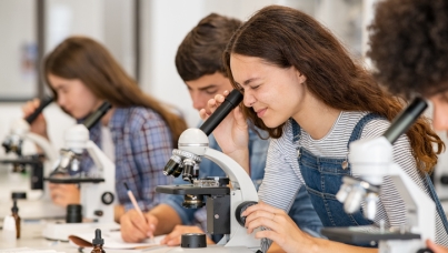 Sondaggio Ipsos-Save The Children, le opinioni dei giovani relative alla scienza ai tempi del Covid-19