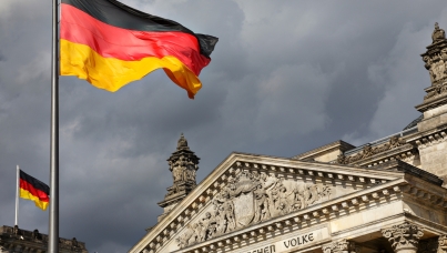 Für wie glaubwürdig halten die Deutschen Bundeskanzler Friedrich Merz? Laut einer aktuellen Ipsos-Umfrage empfinden nur 17 Prozent das politische Handeln von Merz als glaubwürdig. 64 Prozent stufen es hingegen als unglaubwürdig ein.