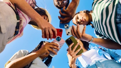 Safer Internet Day 2026: un adolescente su tre usa chatbot di Intelligenza Artificiale