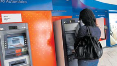 Banca móvil y por Internet atrae más a solteros y ahorradores