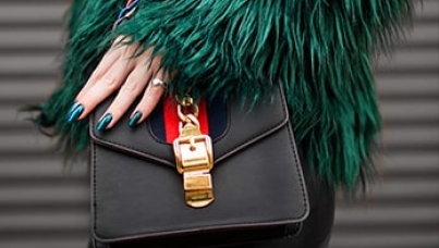 woman wearing green fur jacket | Fashion and ethic | Ipsos