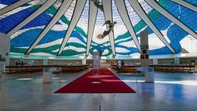 imagem mostra uma rachadura representando fragmentos