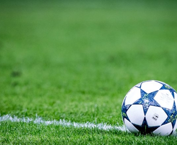 Source : kivnl / Shutterstock.com | Ipsos | Synthesio | PSG | FC Barcelone