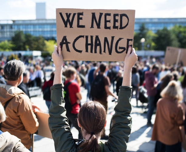 Was besorgt die Menschen in Deutschland am meisten? Das Thema Migration beschäftigt die Deutschen derzeit am meisten, aber auch der zunehmende Extremismus bereitet immer mehr Menschen Sorgen.