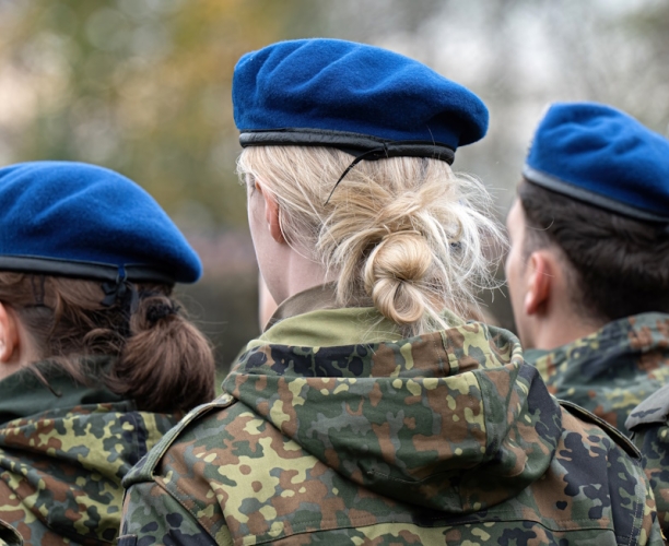 Wie stehen die Deutschen zur Wehrpflicht? Eine aktuelle Umfrage von Ipsos zeigt, dass fast zwei Drittel der Bundesbürger eine Wiedereinführung der Wehrpflicht befürworten.