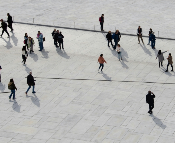 People on Den Norske Opera building