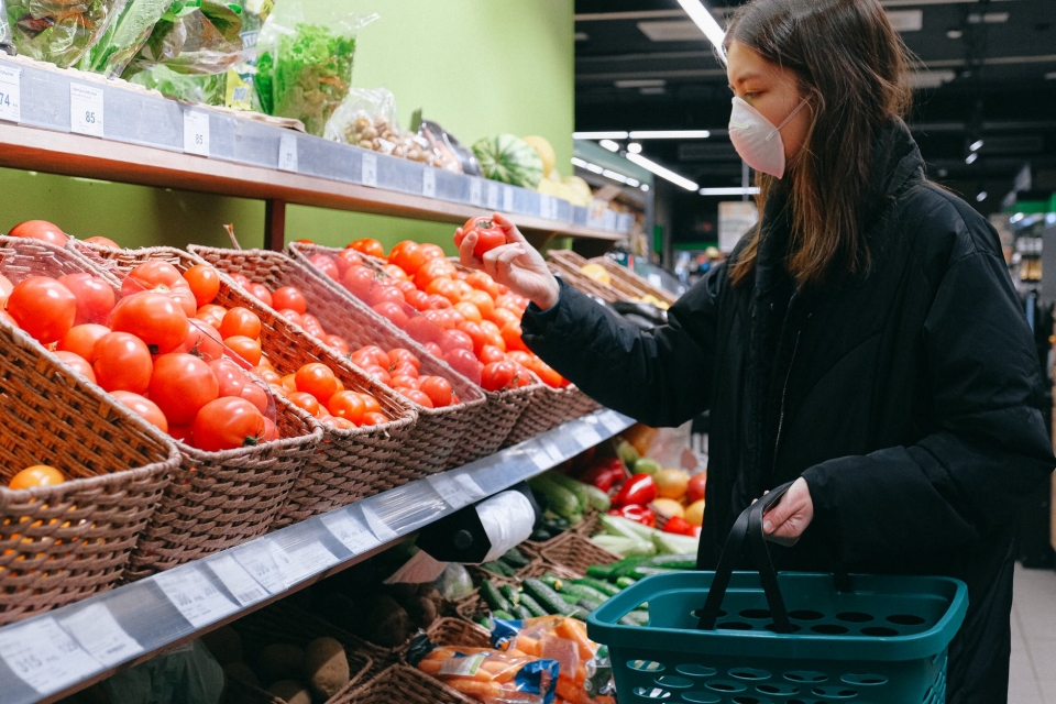 Consumer confidence dips by 0.8 percentage points in March 2021