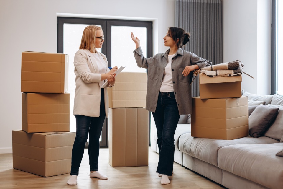 Wie beurteilen die Deutschen ihre Wohnsituation? Laut der Studie "Ipsos Housing Monitor 2025" gibt es in Deutschland zu wenig bezahlbaren Wohnraum und kaum Chancen auf Eigentum
