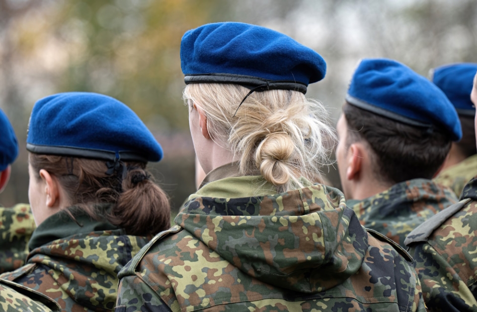 Wie stehen die Deutschen zur Wehrpflicht? Eine aktuelle Umfrage von Ipsos zeigt, dass fast zwei Drittel der Bundesbürger eine Wiedereinführung der Wehrpflicht befürworten.