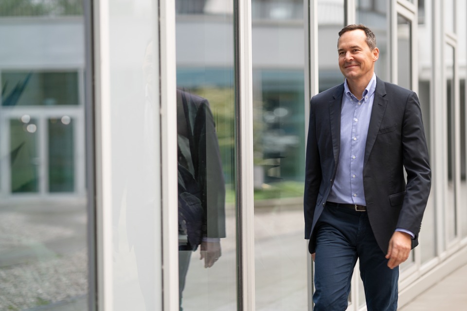 Wie ist der aktuelle Stand beim Zusammenschluss von Ipsos und infas? CEO Dr. Christoph Preuß gibt Antworten im Interview mit marktforschung.de.