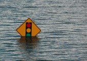 traffic-light-sign-underwater